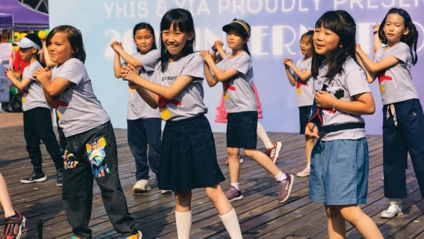 group of yantai huasheng international school middle school students dancing outside