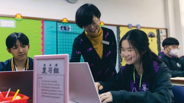 yantai huasheng international school high school teacher with smiling students