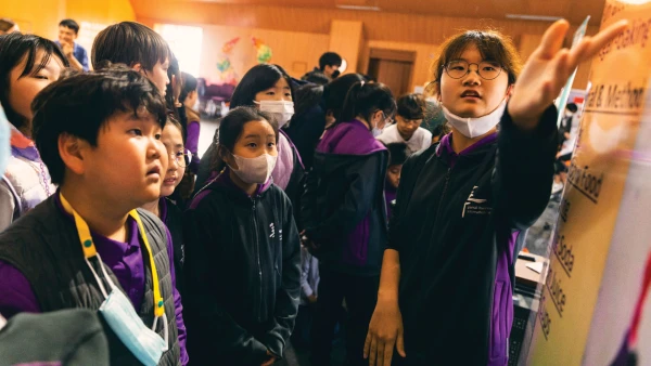 many students watching another student at yantai huasheng international school cost