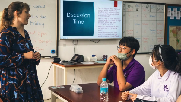 discussion time inside yantai huasheng international school high school classroom