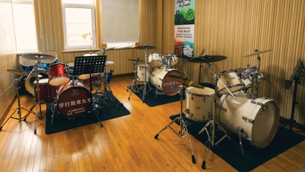 yantai huasheng international school elementary music classroom with drum sets