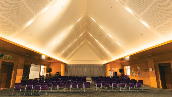 yantai huasheng international school campus auditorium with purple chairs